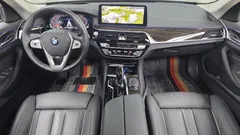 2023 BMW 5-Series 520i Luxury, чёрный — фото 7