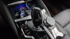 2023 BMW 5-Series 520i Luxury, чёрный — фото 9