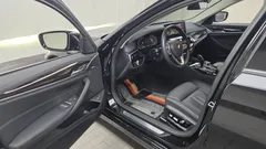 2023 BMW 5-Series 520i Luxury, чёрный — фото 10
