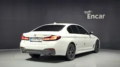 2023 BMW 5-Series 530i M Sport Package, белый — фото 2