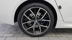 2023 BMW 5-Series 530i M Sport Package, белый — фото 5