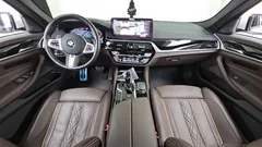 2023 BMW 5-Series 530i M Sport Package, белый — фото 7