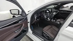 2023 BMW 5-Series 530i M Sport Package, белый — фото 10