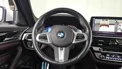 2023 BMW 5-Series 530i M Sport Package, белый — фото 13