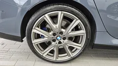 2021 BMW 2-Series M235i xDrive, светло-серебристый — фото 5