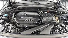 2021 BMW 2-Series M235i xDrive, светло-серебристый — фото 6