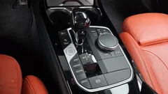 2021 BMW 2-Series M235i xDrive, светло-серебристый — фото 9