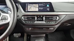2021 BMW 2-Series M235i xDrive, светло-серебристый — фото 14