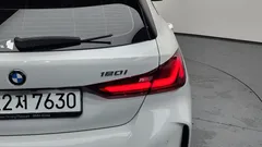2023 BMW 1-Series 120i M Sports, белый — фото 20