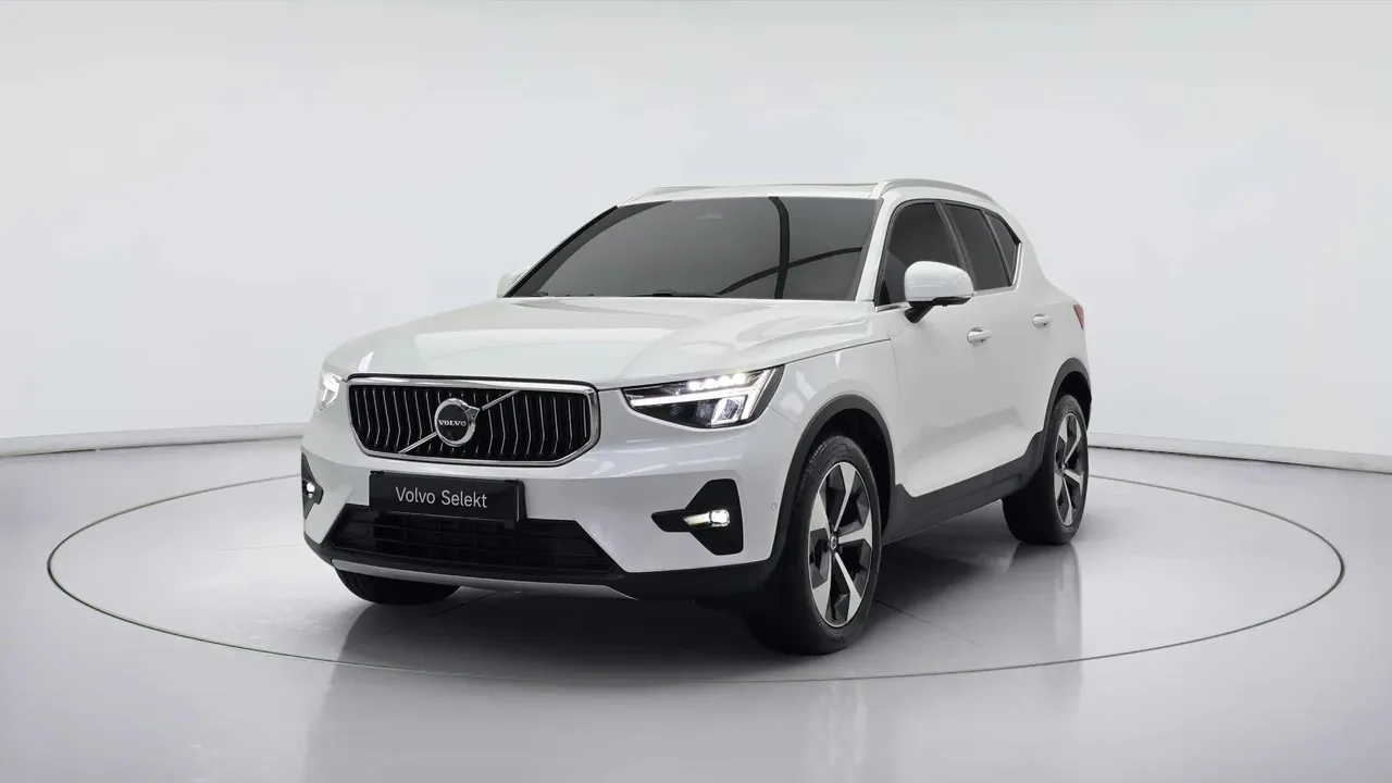 2023 Volvo XC40 B4 Ultimate Bright