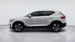 2023 Volvo XC40 B4 Ultimate Bright, белый — фото 3