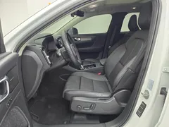 2023 Volvo XC40 B4 Ultimate Bright, белый — фото 9