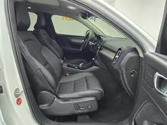 2023 Volvo XC40 B4 Ultimate Bright, белый — фото 10