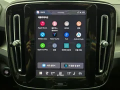2023 Volvo XC40 B4 Ultimate Bright, белый — фото 20