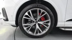 2022 Audi Q7 55 TFSI Quattro Premium, белый — фото 5