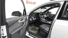 2022 Audi Q7 55 TFSI Quattro Premium, белый — фото 10