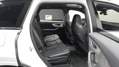 2022 Audi Q7 55 TFSI Quattro Premium, белый — фото 12