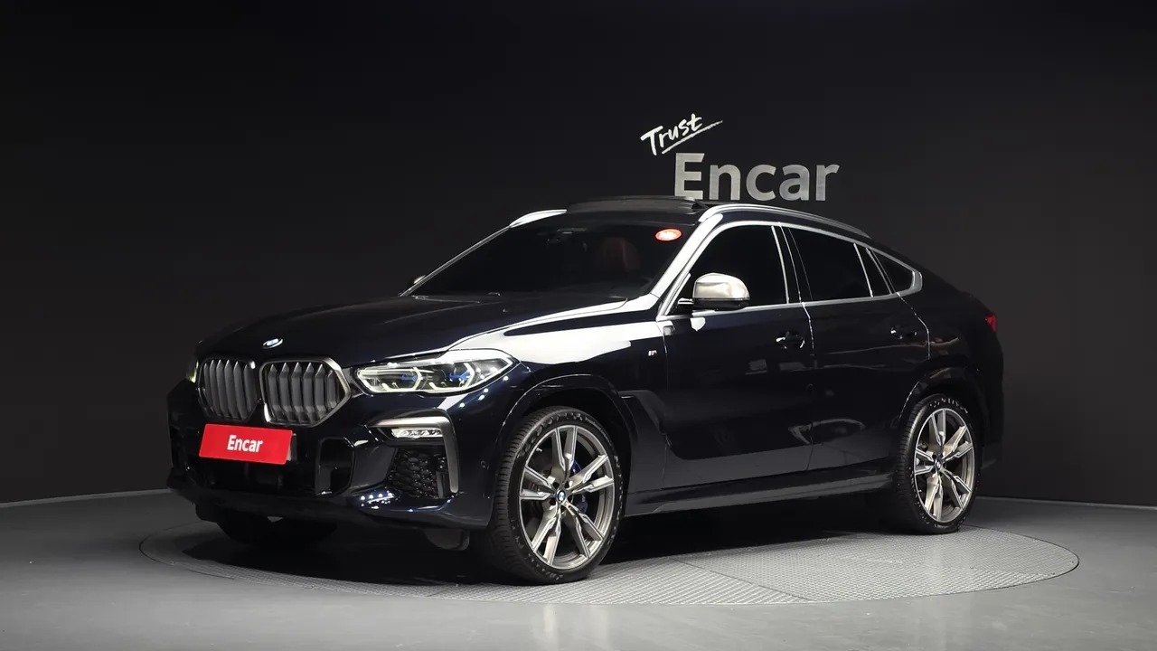 2021 BMW X6 M50i