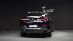 2021 BMW X6 M50i, чёрный — фото 4