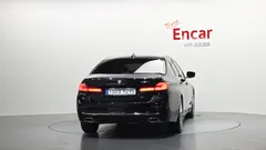 2023 BMW 5-Series 520i Luxury, чёрный — фото 4