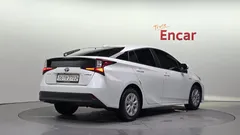 2022 Toyota Prius 1.8, белый — фото 2