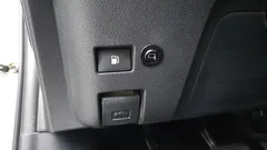 2022 Toyota Prius 1.8, белый — фото 12