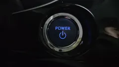 2022 Toyota Prius 1.8, белый — фото 19