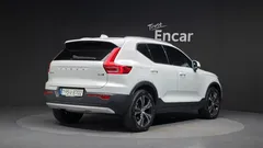 2022 Volvo XC40 B4 Inscription, белый — фото 2