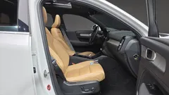 2022 Volvo XC40 B4 Inscription, белый — фото 10
