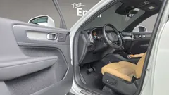 2022 Volvo XC40 B4 Inscription, белый — фото 12