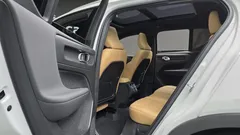 2022 Volvo XC40 B4 Inscription, белый — фото 17