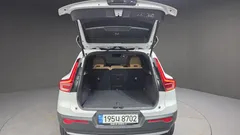 2022 Volvo XC40 B4 Inscription, белый — фото 20