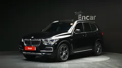 2022 BMW X5 xDrive 45e xLine, чёрный — фото 1
