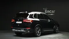 2022 BMW X5 xDrive 45e xLine, чёрный — фото 2