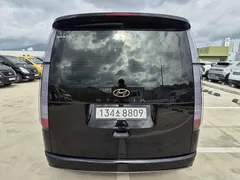 2024 Hyundai Staria Lounge 9-Seater — фото 3