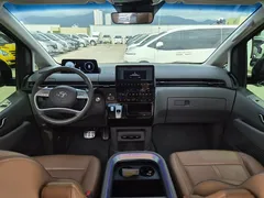 2024 Hyundai Staria Lounge 9-Seater — фото 14