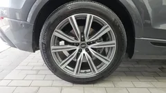 2021 Audi Q8 55 TFSI Quattro Premium, серый — фото 5