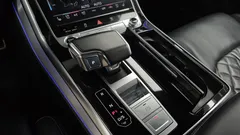2021 Audi Q8 55 TFSI Quattro Premium, серый — фото 9