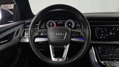 2021 Audi Q8 55 TFSI Quattro Premium, серый — фото 17