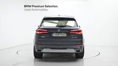 2022 BMW X5 xDrive 30d xLine, серо-серебристый — фото 4
