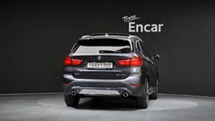 2022 BMW X1 xDrive 20i xLine, серый — фото 4