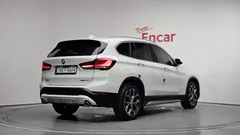 2021 BMW X1 xDrive 18d xLine, белый — фото 2