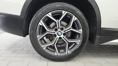 2021 BMW X1 xDrive 18d xLine, белый — фото 5