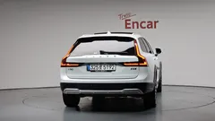 2021 Volvo V90 B5 Pro AWD, белый — фото 4