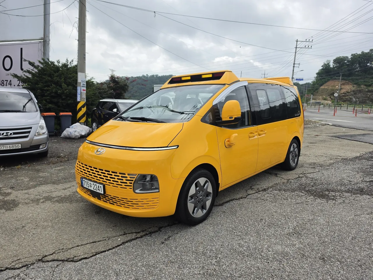 2022 Hyundai Staria L3.5  Kinder Safety Car