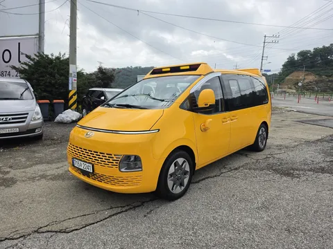2022 Hyundai Staria L3.5  Kinder Safety Car