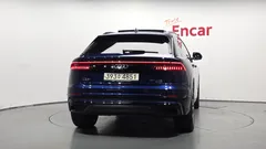 2023 Audi Q8 55 TFSI Quattro Premium, синий — фото 4