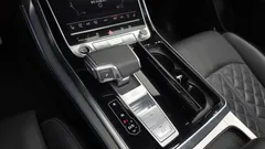 2023 Audi Q8 55 TFSI Quattro Premium, синий — фото 9