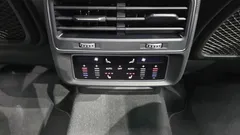 2023 Audi Q8 55 TFSI Quattro Premium, синий — фото 19