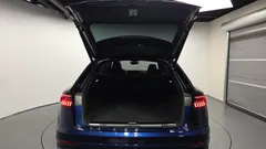 2023 Audi Q8 55 TFSI Quattro Premium, синий — фото 20